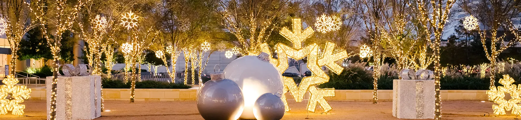 outdoor commercial Christmas decorations Houston